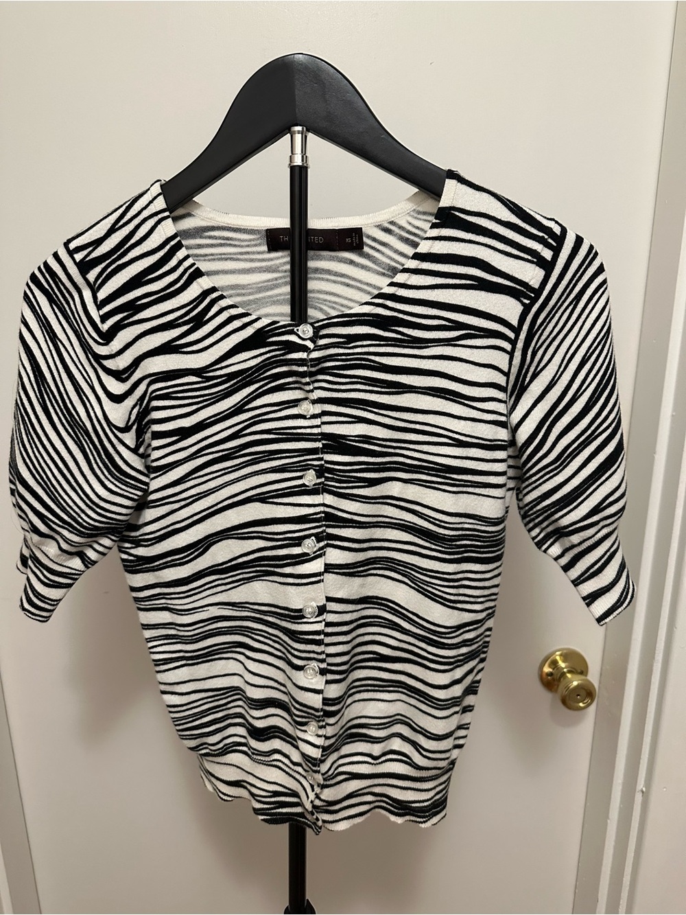 The Limited Womenβs XS Short Sleeve Zebra Print Sweater Top